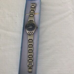 Woman’s Kanadu Watch color sliver #18